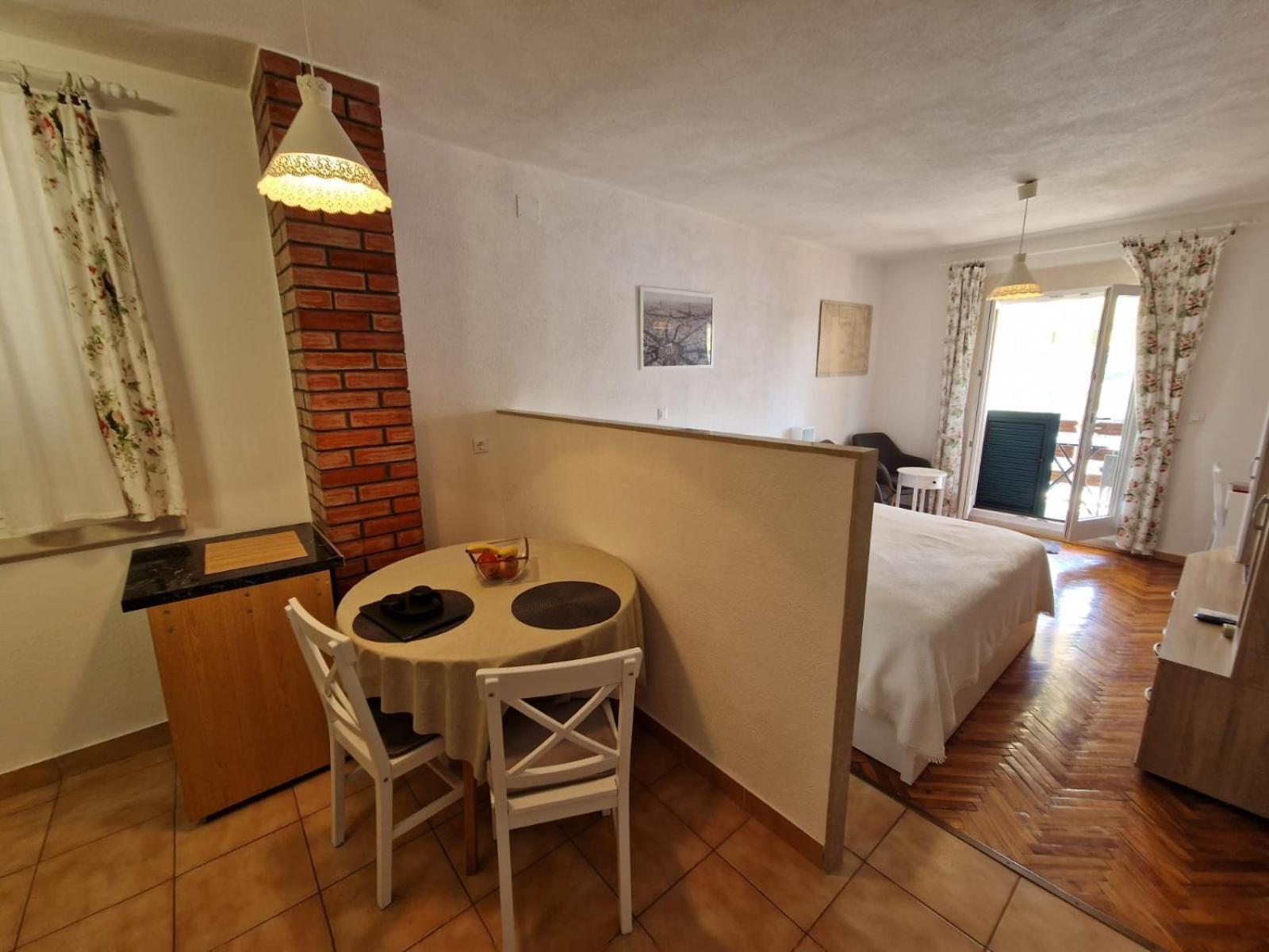 Studio Apartment Riva Сумартин Экстерьер фото
